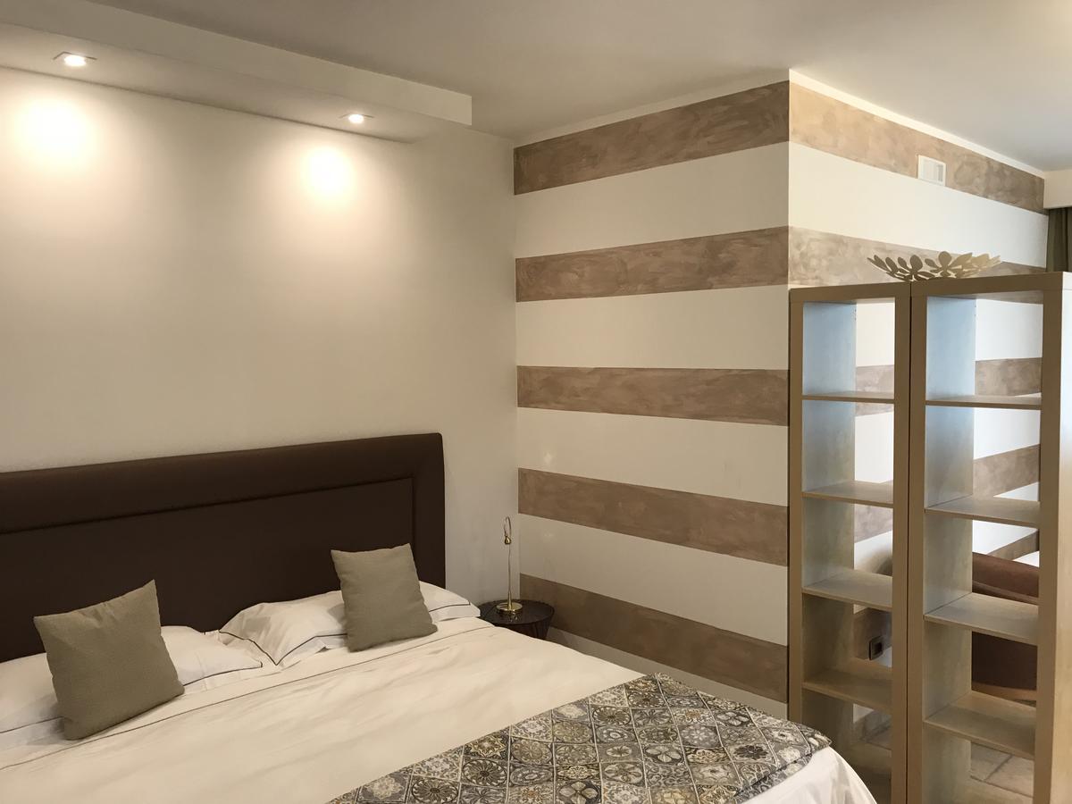 Carone Suite-Charme&Pool Polignano a Mare Exteriör bild